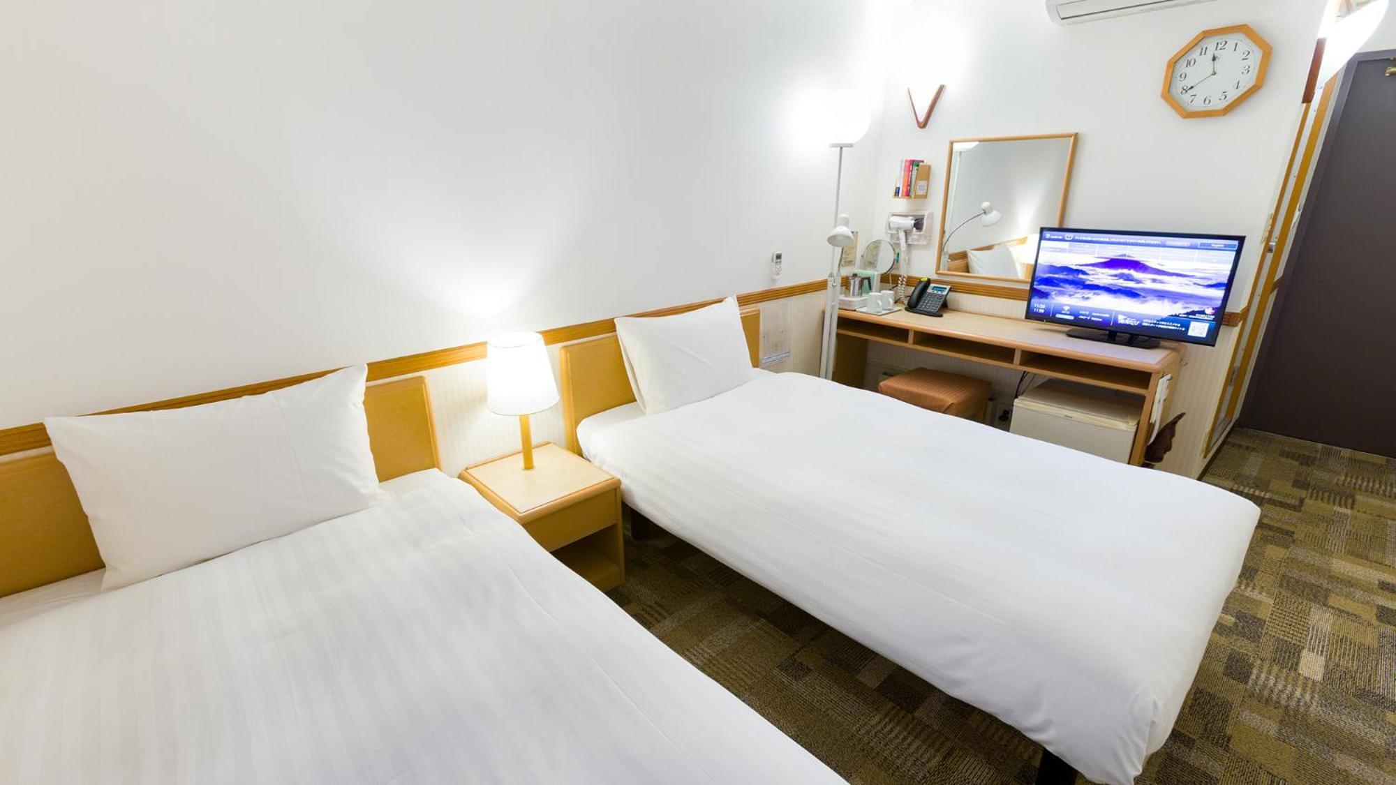 Toyoko Inn Tsushima Izuhara Номер фото